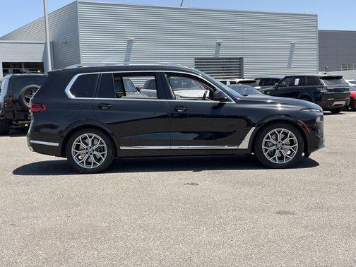 Black Sapphire Metallic 2023 BMW X7 xDrive40i