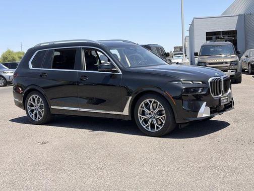 Black Sapphire Metallic 2023 BMW X7 xDrive40i