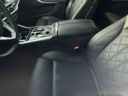 Black Sapphire Metallic 2023 BMW X7 xDrive40i