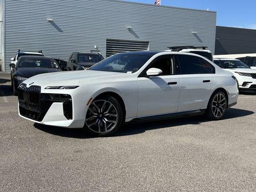 Mineral White Metallic 2026 BMW i7 eDrive50