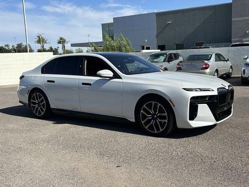 Mineral White Metallic 2026 BMW i7 eDrive50