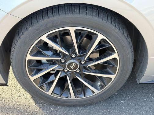 Shimmering Silver 2020 Hyundai SONATA SEL Plus
