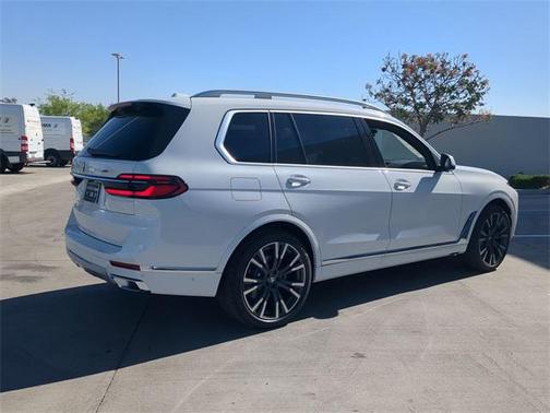 2025 BMW X7 xDrive40i