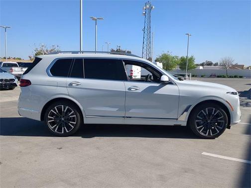 2025 BMW X7 xDrive40i