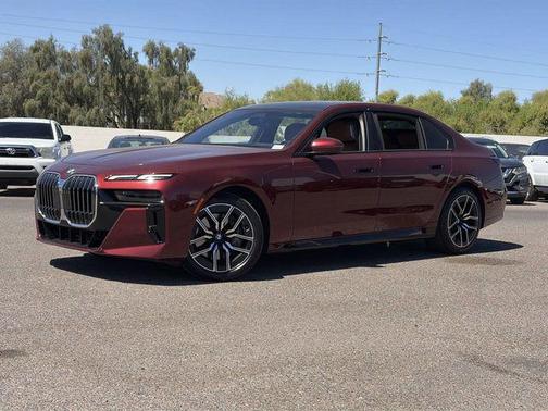 Aventurin Red Metallic 2023 BMW 740 i
