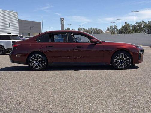 Aventurin Red Metallic 2023 BMW 740 i