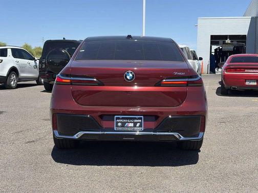 Aventurin Red Metallic 2023 BMW 740 i