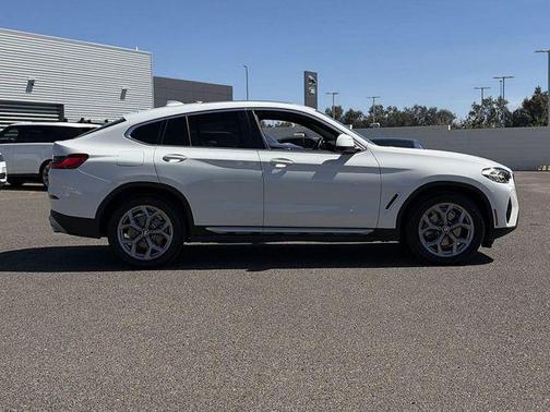 2023 BMW X4 xDrive30i