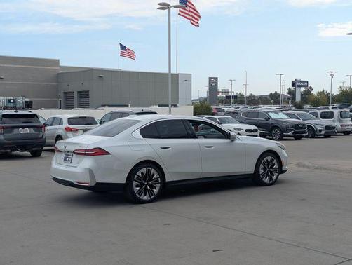 Mineral White Metallic 2027 BMW 530 i xDrive
