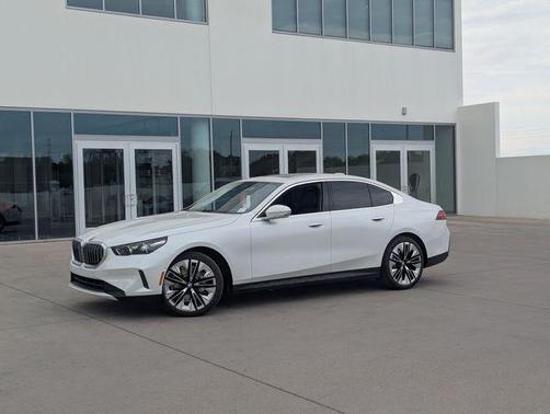 Mineral White Metallic 2027 BMW 530 i xDrive