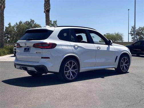 2022 BMW X5 M50i