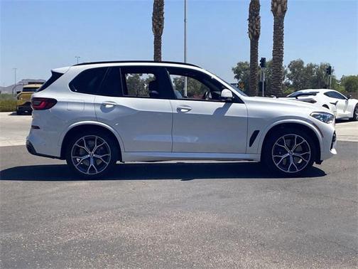 2022 BMW X5 M50i