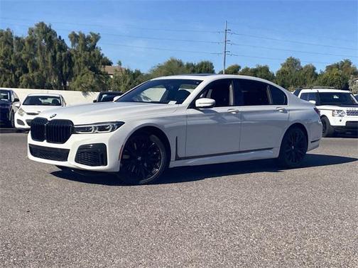 2022 BMW 740 i
