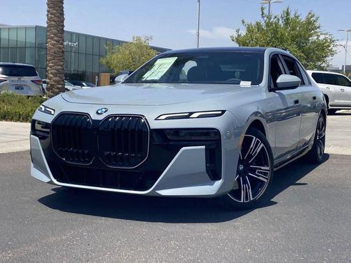 Brooklyn Grey Metallic 2025 BMW 740 i