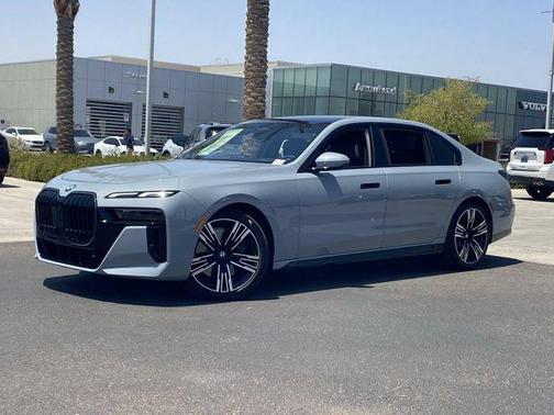 Brooklyn Grey Metallic 2025 BMW 740 740i