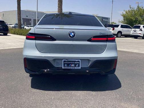 Brooklyn Grey Metallic 2025 BMW 740 740i