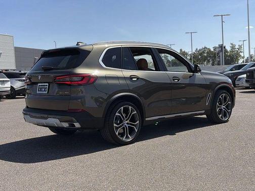 Manhattan Green Metallic 2023 BMW X5 sDrive40i