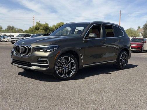 Manhattan Green Metallic 2023 BMW X5 sDrive40i
