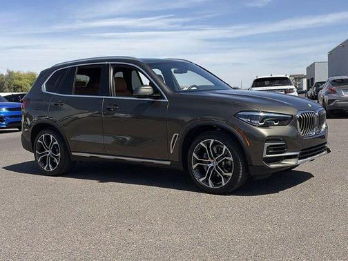 Manhattan Green Metallic 2023 BMW X5 sDrive40i