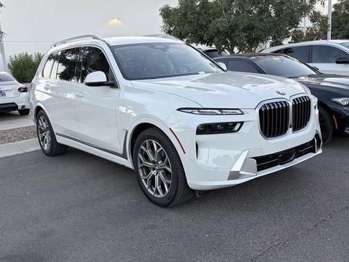 Alpine White 2024 BMW X7 xDrive40i