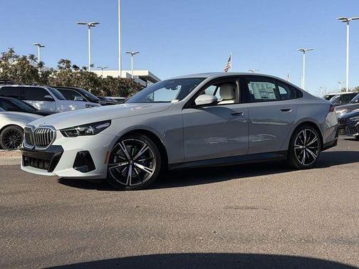 Brooklyn Grey Metallic 2026 BMW 530 530i