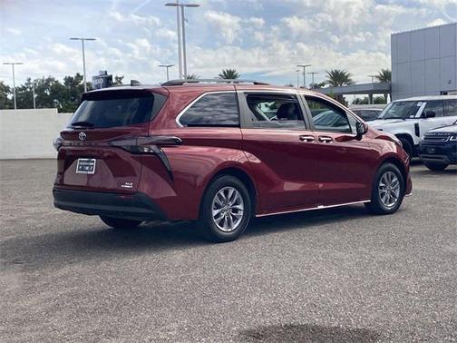 2023 Toyota Sienna XLE