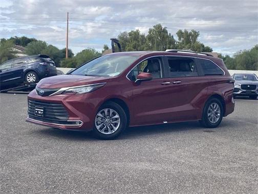 2023 Toyota Sienna XLE