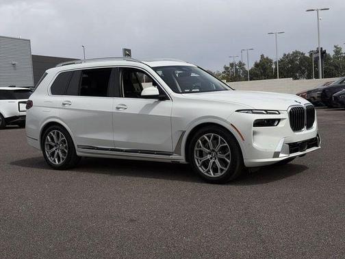 Alpine White 2026 BMW X7 xDrive40i