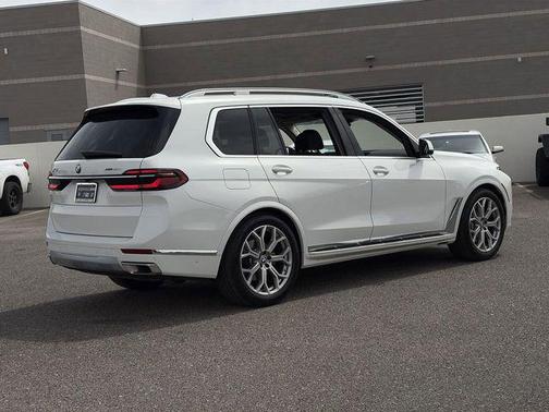 Alpine White 2026 BMW X7 xDrive40i