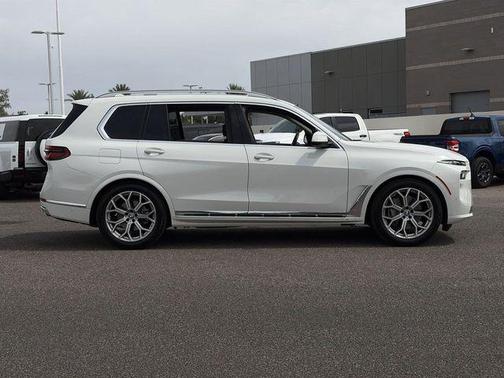 Alpine White 2026 BMW X7 xDrive40i