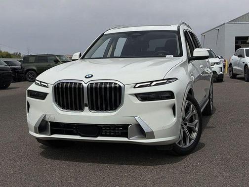 Alpine White 2026 BMW X7 xDrive40i