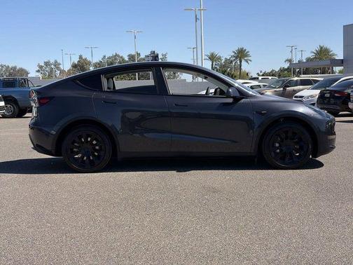 2025 Tesla Model Y Long Range Dual Motor All-Wheel Drive