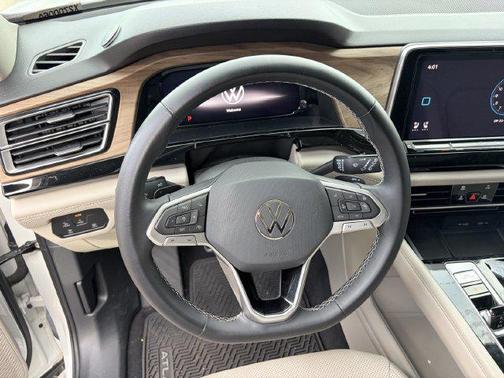 Pure White 2024 Volkswagen Atlas 2.0T SE w/Technology