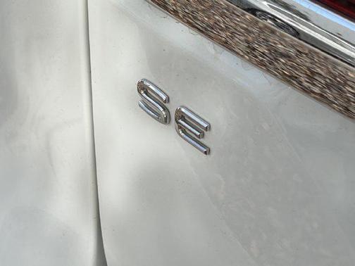 Pure White 2024 Volkswagen Atlas 2.0T SE w/Technology