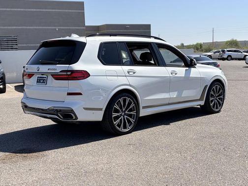 Mineral White Metallic 2021 BMW X7 M50i