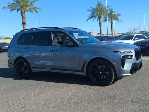 Skyscraper Grey Metallic 2026 BMW X7 M60i