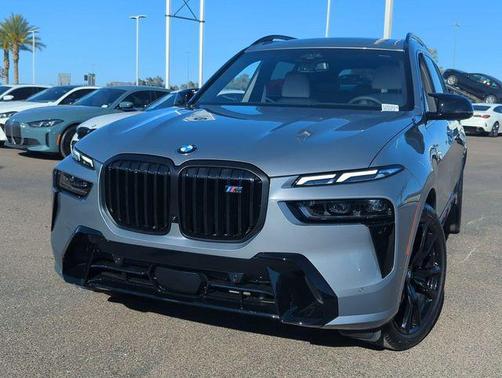 Skyscraper Grey Metallic 2026 BMW X7 M60i