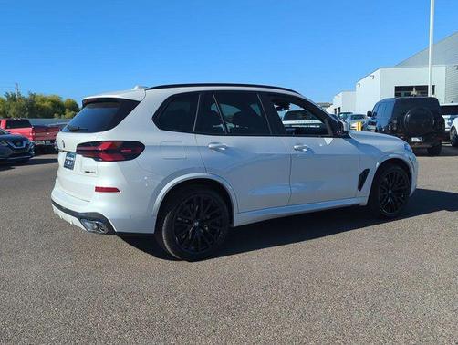 Mineral White Metallic 2026 BMW X5 sDrive40i