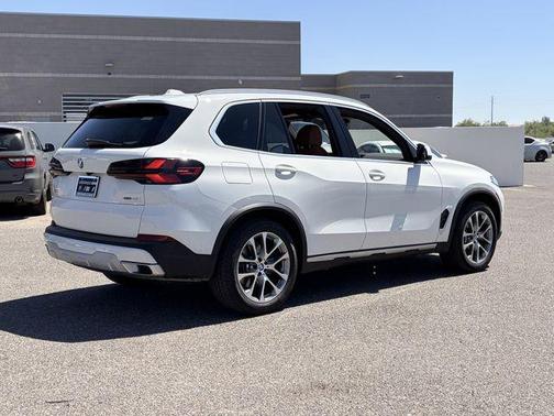 Alpine White 2025 BMW X5 xDrive40i
