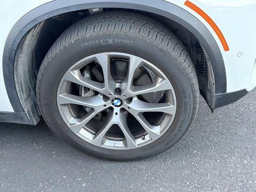 Alpine White 2025 BMW X5 xDrive40i