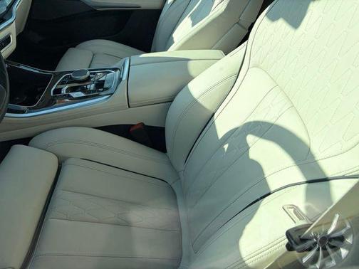 Mineral White Metallic 2024 BMW X5 xDrive40i