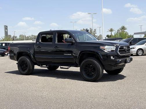Midnight Black Metallic 2019 Toyota Tacoma SR5