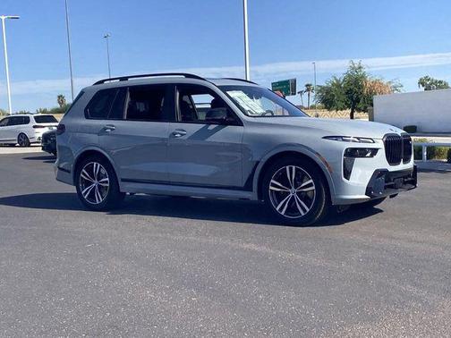 Brooklyn Grey Metallic 2025 BMW X7 M60i