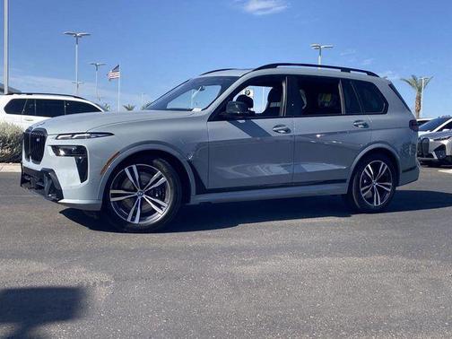 Brooklyn Grey Metallic 2025 BMW X7 M60i