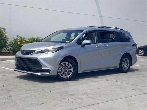 2022 Toyota Sienna LE