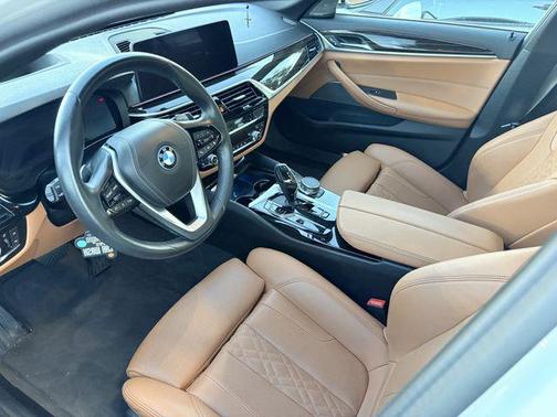 Alpine White 2023 BMW 530e Base
