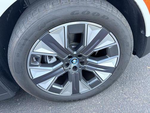 Alpine White 2024 BMW iX xDrive50
