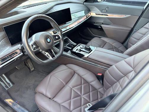 Oxide Grey Metallic 2023 BMW 740 i