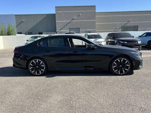 Black Sapphire Metallic 2026 BMW i5 M60