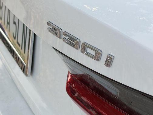 Alpine White 2023 BMW 330 330i